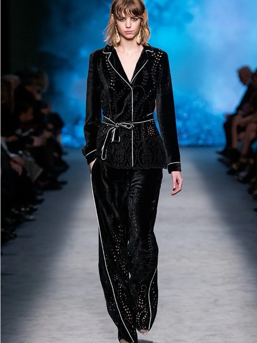 Alberta Ferretti FW 2016 Black Velvet Belted Jacket - Picture 3 of 5
